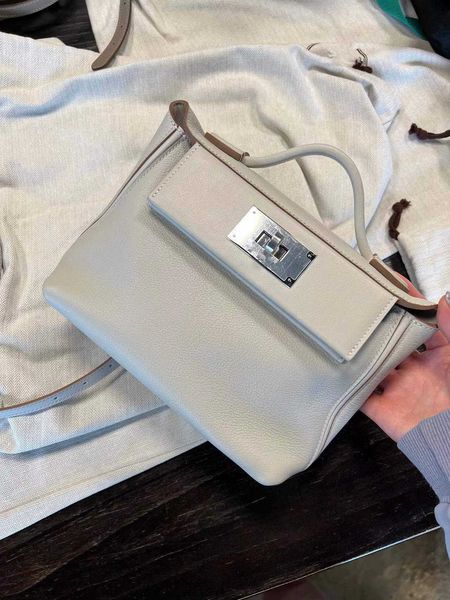 original leather hemrres 2424 kelys tote bags online store 2023 new mini2424 dumpling bag wing single shoulder messenger handbag double wo w
original leather hemrres 2424 kelys tote bags online store 2023 new mini2424 dumpling bag wing single shoulder messenger handbag double wo w