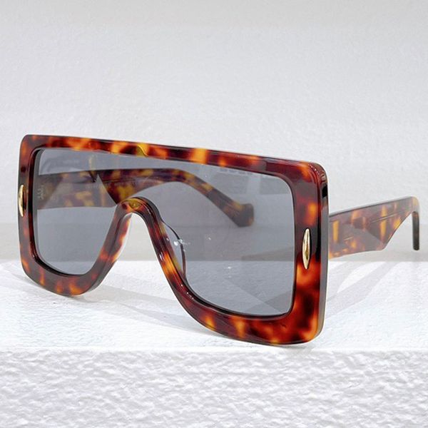ladies anagram mask sunglasses in acetate designer for womens occhiali da sole maschera havana frame sunglasses with case, White;black
ladies anagram mask sunglasses in acetate designer for womens occhiali da sole maschera havana frame sunglasses with case, White;black