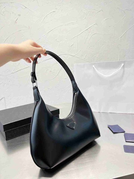 fashionable luxury leather underarm bag handbag dumpling super high grade sweet and gentle full of youthful feeling eye-catching upper body
fashionable luxury leather underarm bag handbag dumpling super high grade sweet and gentle full of youthful feeling eye-catching upper body