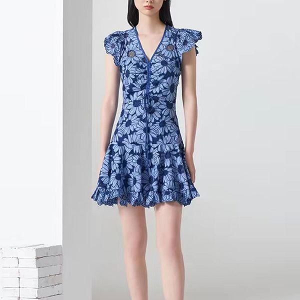2023 designer luxury party dress v-neck embroidery fashion small flying sleeve waist fit dress designer robe, Black;gray
2023 designer luxury party dress v-neck embroidery fashion small flying sleeve waist fit dress designer robe, Black;gray