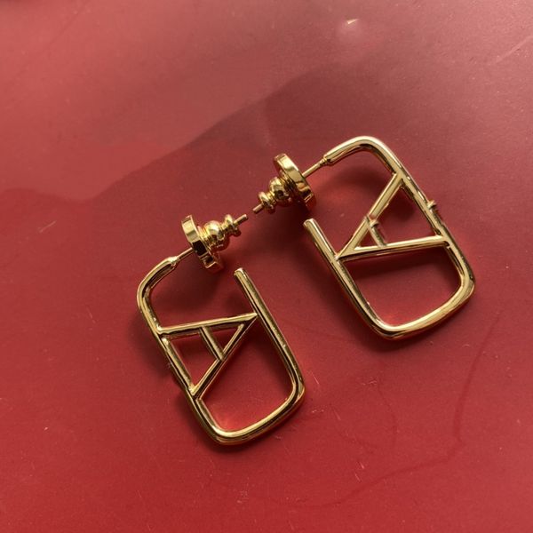 earring designers design fashionable and stylish gold letter earring jewelry, party jewelry, and wedding gifts for women, Golden;silver
earring designers design fashionable and stylish gold letter earring jewelry, party jewelry, and wedding gifts for women, Golden;silver