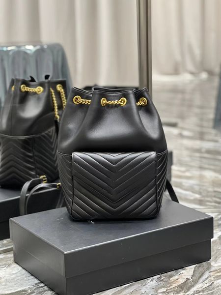 rench web celebrity fashion trend backpack pearl grey classic letters logo with five small gold metal chain shoulder belt soft texture suede
rench web celebrity fashion trend backpack pearl grey classic letters logo with five small gold metal chain shoulder belt soft texture suede