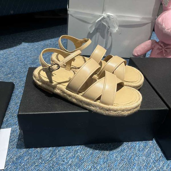 fashion sandals summer ccity women channel slippers slide leather leisure sandals luxury designers flat sandals x202, Black
fashion sandals summer ccity women channel slippers slide leather leisure sandals luxury designers flat sandals x202, Black