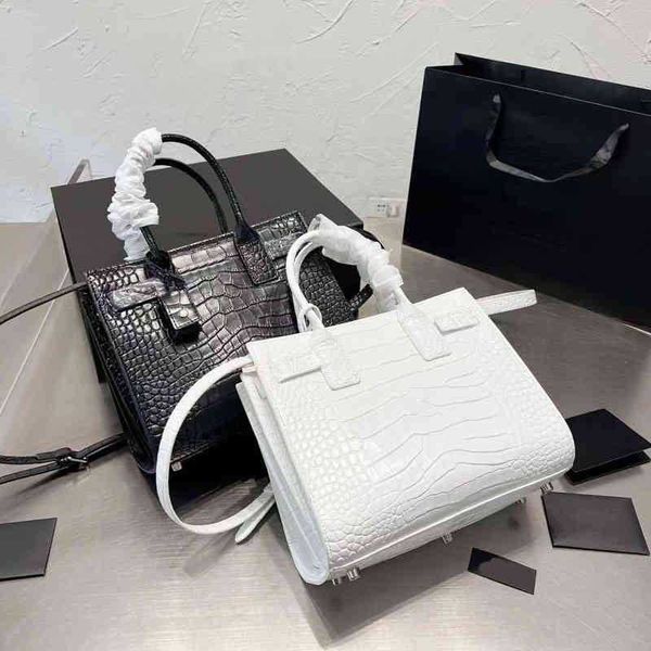 new c letter leather designer bag women totes elegant tote bag quality designers handbag retro leather shoulder bag lady wallet 220905
new c letter leather designer bag women totes elegant tote bag quality designers handbag retro leather shoulder bag lady wallet 220905