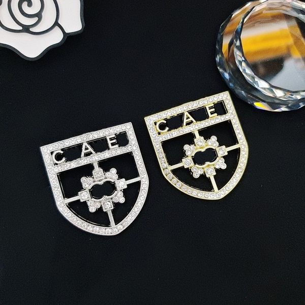 brand letter splicing brooches designer brand double letter suit collar pin brooche geometric flowers brooch for men, Gray
brand letter splicing brooches designer brand double letter suit collar pin brooche geometric flowers brooch for men, Gray