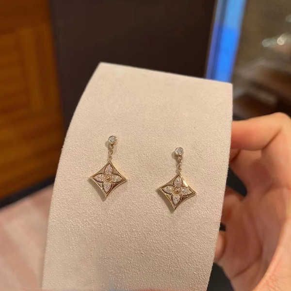 luxury brand earrings designer fashion goes with everything plating 18k gold stud diamond valentine wedding party jewerlry, Golden;silver
luxury brand earrings designer fashion goes with everything plating 18k gold stud diamond valentine wedding party jewerlry, Golden;silver
