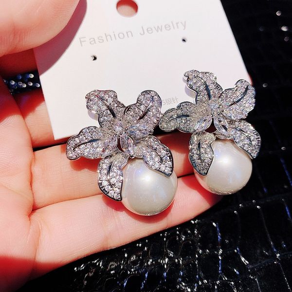 fashion luxury designer diamond zirconia flower sparkle pearl stud earrings for women girls with silver post stunning classic chic style jew, Golden;silver
fashion luxury designer diamond zirconia flower sparkle pearl stud earrings for women girls with silver post stunning classic chic style jew, Golden;silver