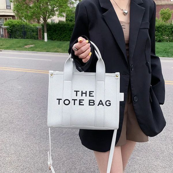 new the tote bag lady famous designer cool practical large capacity plain cross body shoulder handbags women great coin purse crossbody casu
new the tote bag lady famous designer cool practical large capacity plain cross body shoulder handbags women great coin purse crossbody casu