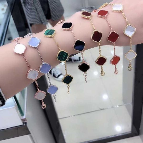 2023 vintage clover bracelet not fade 18 styles mens tennis designer for women wedding cho686ftd, Golden;silver
2023 vintage clover bracelet not fade 18 styles mens tennis designer for women wedding cho686ftd, Golden;silver