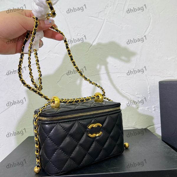 designer womens mini makeup box double gold ball chain handle handbag hardware metal c buckle matelasse chain crossbody bag shoulder bags ke
designer womens mini makeup box double gold ball chain handle handbag hardware metal c buckle matelasse chain crossbody bag shoulder bags ke