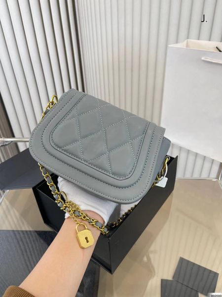 fashion ringer designer's cross-body chain bag new lambskin clamshell cross-body female bag solid color simple shoulder bag
fashion ringer designer's cross-body chain bag new lambskin clamshell cross-body female bag solid color simple shoulder bag
