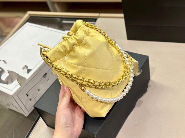 23s mini garbage bag pearl chain too fragrant, beautiful and the capacity is also r cross body bag designer
23s mini garbage bag pearl chain too fragrant, beautiful and the capacity is also r cross body bag designer