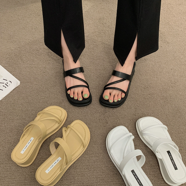 black thick soled non-slip slippers womens summer wear 2023 fairy wind senior sense beach slippers simple fashion comfortable
black thick soled non-slip slippers womens summer wear 2023 fairy wind senior sense beach slippers simple fashion comfortable