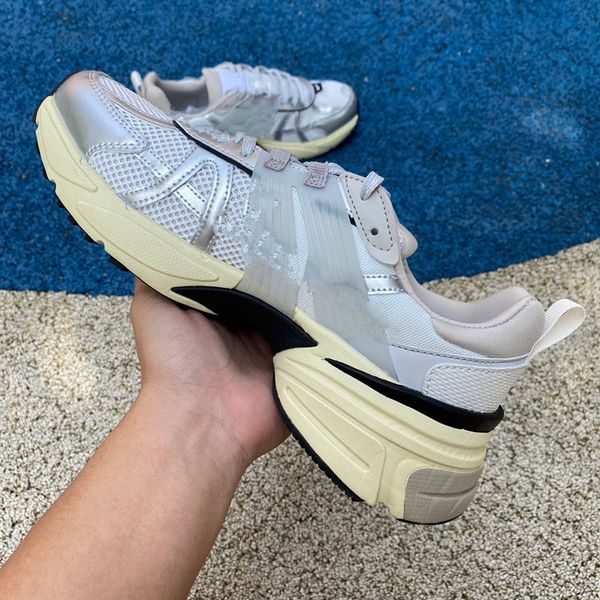 designer sneakers v2 runtekk casual shoes mesh run mens women dad sneaker summit white metallic silver-pure platinum fd0736-100 platform lei
designer sneakers v2 runtekk casual shoes mesh run mens women dad sneaker summit white metallic silver-pure platinum fd0736-100 platform lei