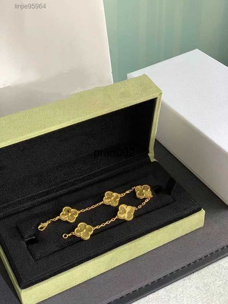 2023 luxury van clover designer bracelet pearl 4 pieces 18k gold necklace earrings wedding laser brand charmlci6, Golden;silver
2023 luxury van clover designer bracelet pearl 4 pieces 18k gold necklace earrings wedding laser brand charmlci6, Golden;silver