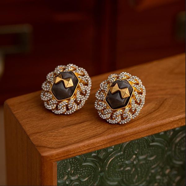 vintage medieval women's earrings temperament fashion oval earrings full diamonds luxury retro ear studs e373, Golden;silver
vintage medieval women's earrings temperament fashion oval earrings full diamonds luxury retro ear studs e373, Golden;silver
