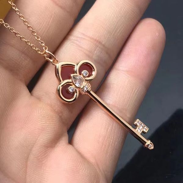 designer lucky key necklace ladies pendant full diamond collarbone chain textured collarbone chain exquisite gift personalized female pendan, Golden;silver
designer lucky key necklace ladies pendant full diamond collarbone chain textured collarbone chain exquisite gift personalized female pendan, Golden;silver