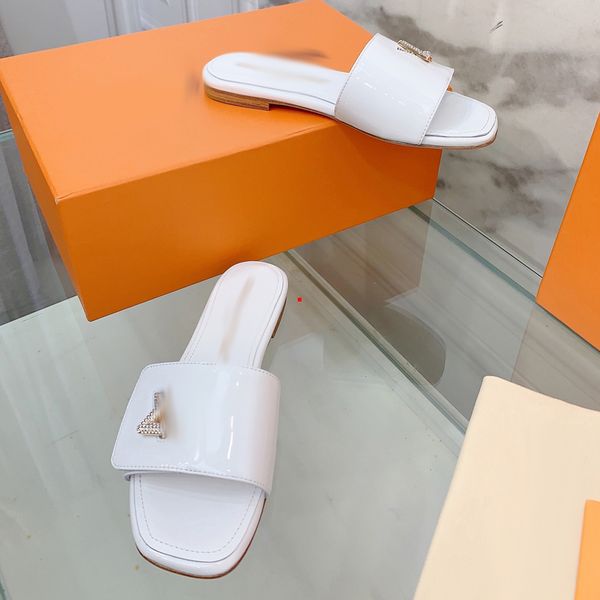 2023 fashion womens foam runner slipper fashion slides women slippers sandals shoes triple black white red resin bone desert sand lightweigh
2023 fashion womens foam runner slipper fashion slides women slippers sandals shoes triple black white red resin bone desert sand lightweigh