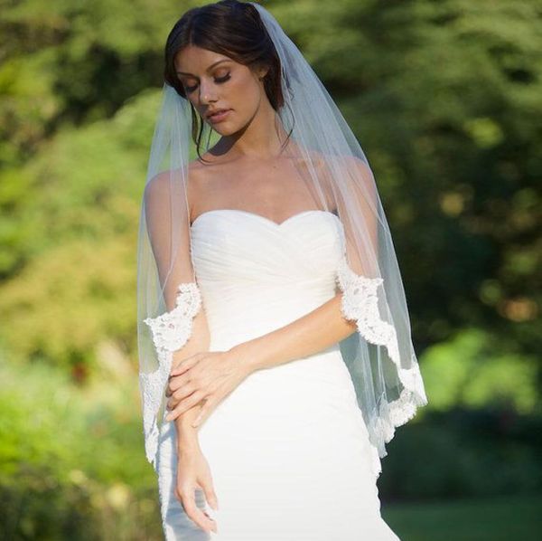 single layer short wedding veil with partial lace edge fingertip bridal veil with comb wedding accessories t495738605, Black
single layer short wedding veil with partial lace edge fingertip bridal veil with comb wedding accessories t495738605, Black