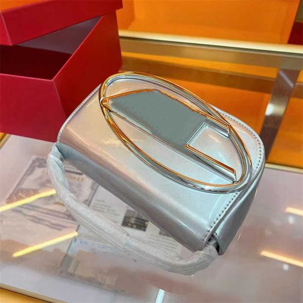 small fashion bag 2023 new and didiese race one shoulder versatile oblique cross underarm saddle luxurys designers tote bags
small fashion bag 2023 new and didiese race one shoulder versatile oblique cross underarm saddle luxurys designers tote bags