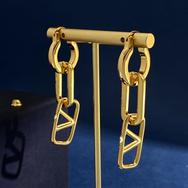 earring designers design fashionable, atmospheric, and charming letter earring jewelry, party jewelry, and birthday jewelry for women, Golden;silver
earring designers design fashionable, atmospheric, and charming letter earring jewelry, party jewelry, and birthday jewelry for women, Golden;silver