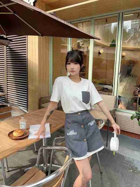 two piece dress designer 23 spring/summer new contrast color versatile set t skirt metal button embroidery letter casual ddlg, White
two piece dress designer 23 spring/summer new contrast color versatile set t skirt metal button embroidery letter casual ddlg, White