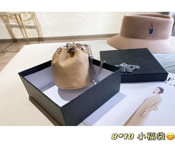 wallets women men coin purse handbag classic key holder cover keychain with box dust bag3596498, Red;blue
wallets women men coin purse handbag classic key holder cover keychain with box dust bag3596498, Red;blue