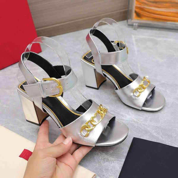 2023 fashion sandals valentinosity luxury designer platform sandal classic slide women's high-heeled sandals h22, Black
2023 fashion sandals valentinosity luxury designer platform sandal classic slide women's high-heeled sandals h22, Black