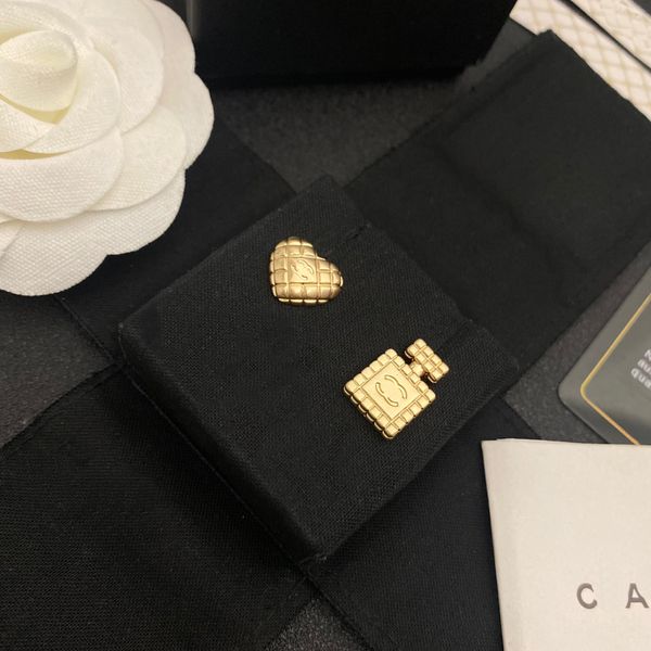 new 18k gold-plated perfume bottle earrings luxury female heart logo earrings classic love jewelry summer travel designer copy earrings whol, Golden;silver
new 18k gold-plated perfume bottle earrings luxury female heart logo earrings classic love jewelry summer travel designer copy earrings whol, Golden;silver