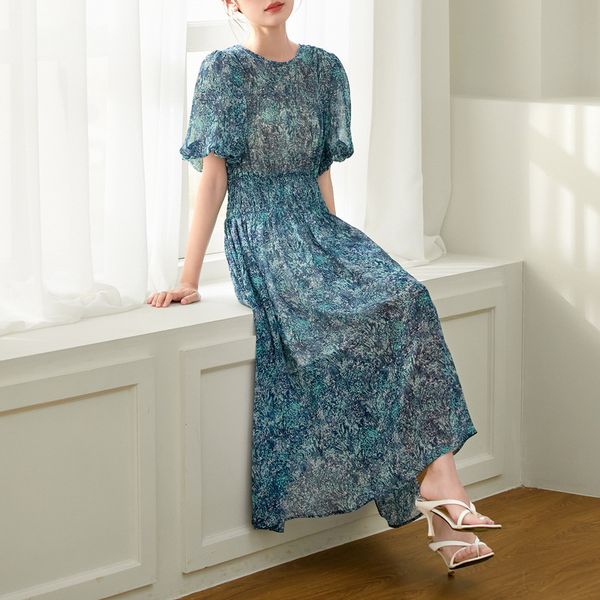 starry sky blue short sleeve fragmented flower dress 2023 summer new light mature style mid length dress, Black;gray
starry sky blue short sleeve fragmented flower dress 2023 summer new light mature style mid length dress, Black;gray