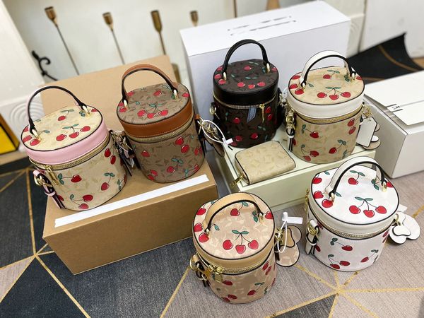 tz cherry zipper closure bucket bag designer tote bag women luxurys shoulder bags classic printed mini purse handle fashion handbag mini cro
tz cherry zipper closure bucket bag designer tote bag women luxurys shoulder bags classic printed mini purse handle fashion handbag mini cro