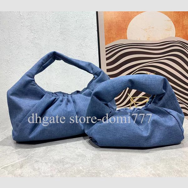 high-quality fashion denim blue women's handbag with magnet buckle cosmetic bags 2 sizes without box
high-quality fashion denim blue women's handbag with magnet buckle cosmetic bags 2 sizes without box