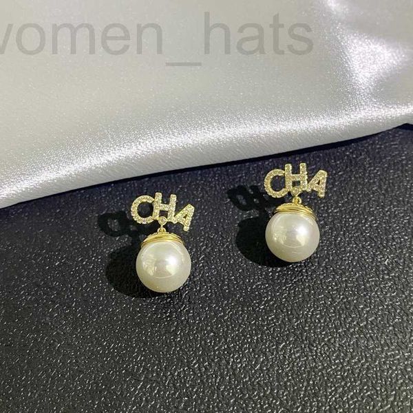 charm designer french small fragrant letter pearl earrings with micro inlaid zircon light luxury and luxury, famous versatile, Golden
charm designer french small fragrant letter pearl earrings with micro inlaid zircon light luxury and luxury, famous versatile, Golden