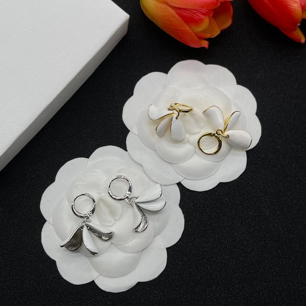 luxury designer white flower earrings ladies elegant simple gold silver earrings aretes for women party jewelry high quality, Golden;silver
luxury designer white flower earrings ladies elegant simple gold silver earrings aretes for women party jewelry high quality, Golden;silver