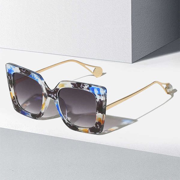 frames new personalized box women's fashion street shoot trend sunglasses versatile sunvisors 1916, White;black
frames new personalized box women's fashion street shoot trend sunglasses versatile sunvisors 1916, White;black