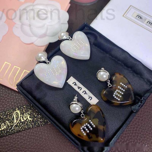 charm designer 22 new niche light luxury love letter pearl earrings fashion versatile silver needle for women, Golden
charm designer 22 new niche light luxury love letter pearl earrings fashion versatile silver needle for women, Golden