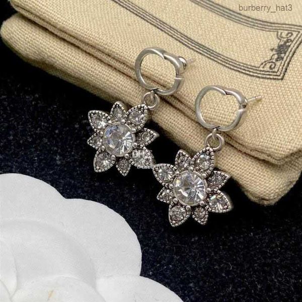 2023retro letter flower diamond dangle earrings stud women rhinestone eardrop birthday christmas gifts with box, Golden
2023retro letter flower diamond dangle earrings stud women rhinestone eardrop birthday christmas gifts with box, Golden