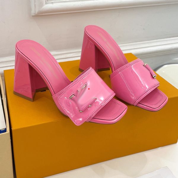 2023 fashion women brand slippers designer sandals flat flip flops crocodile skin slide ladies beach sandal summer with box -440, Black
2023 fashion women brand slippers designer sandals flat flip flops crocodile skin slide ladies beach sandal summer with box -440, Black