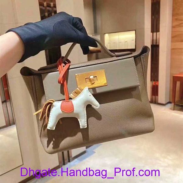 original hemrres 2424 kelys tote bag online store family 2424mini carrie handmade wax thread handbag single shoulder messenger leather mi wi
original hemrres 2424 kelys tote bag online store family 2424mini carrie handmade wax thread handbag single shoulder messenger leather mi wi