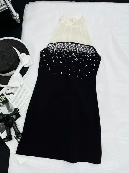 urban dress new spring/summer 2023 small stand up neck hanging neck design gradient studded diamond decoration off shoulder dress, White;black
urban dress new spring/summer 2023 small stand up neck hanging neck design gradient studded diamond decoration off shoulder dress, White;black
