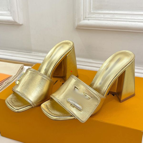 2023 fashion womens foam runner slipper fashion slides women slippers sandals shoes triple black white red resin bone desert sand lightweigh
2023 fashion womens foam runner slipper fashion slides women slippers sandals shoes triple black white red resin bone desert sand lightweigh