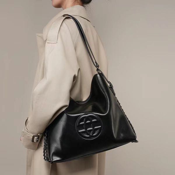 2023 the latest three-dimensional embossed handbag fashion multiple back method simple atmosphere leather shoulder bag heavy industry to cre
2023 the latest three-dimensional embossed handbag fashion multiple back method simple atmosphere leather shoulder bag heavy industry to cre
