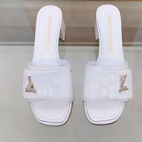 2023 fashion womens foam runner slipper fashion slides women slippers sandals shoes triple black white red resin bone desert sand lightweigh
2023 fashion womens foam runner slipper fashion slides women slippers sandals shoes triple black white red resin bone desert sand lightweigh