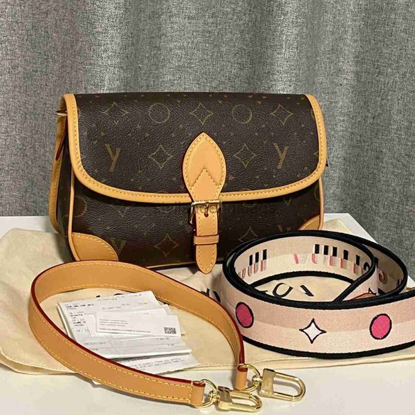 designer bags shoulder bag totes real leather luxury old flower diane handbag large-capacity canvas strap embossed letters colorful 2023 new
designer bags shoulder bag totes real leather luxury old flower diane handbag large-capacity canvas strap embossed letters colorful 2023 new