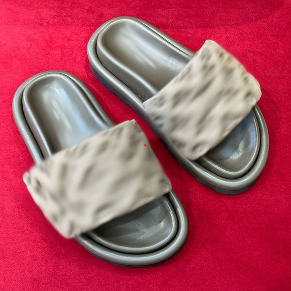 2023 fashion womens foam runner slipper fashion slides women slippers sandals shoes triple black white red resin bone desert sand lightweigh
2023 fashion womens foam runner slipper fashion slides women slippers sandals shoes triple black white red resin bone desert sand lightweigh