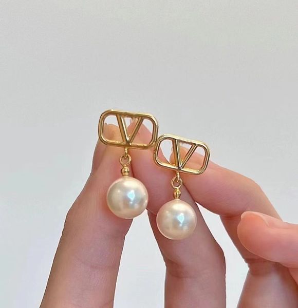 classic fashion designer earrings white pearl minimalist style brass engagement gift, Golden;silver
classic fashion designer earrings white pearl minimalist style brass engagement gift, Golden;silver