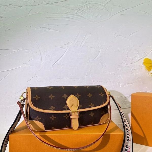 designer bags shoulder bag totes real leather luxury old flower diane baguette handbag large-capacity canvas strap embossed letters colorful
designer bags shoulder bag totes real leather luxury old flower diane baguette handbag large-capacity canvas strap embossed letters colorful
