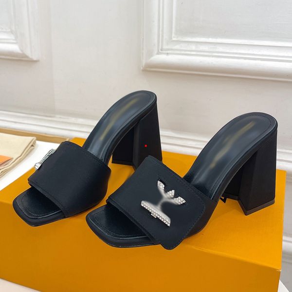2023 fashion womens foam runner slipper fashion slides women slippers sandals shoes triple black white red resin bone desert sand lightweigh
2023 fashion womens foam runner slipper fashion slides women slippers sandals shoes triple black white red resin bone desert sand lightweigh