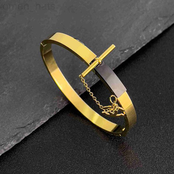 bangle designer ins fashion workplace style chain colorless furnace gold opening titanium steel bracelet, Black
bangle designer ins fashion workplace style chain colorless furnace gold opening titanium steel bracelet, Black