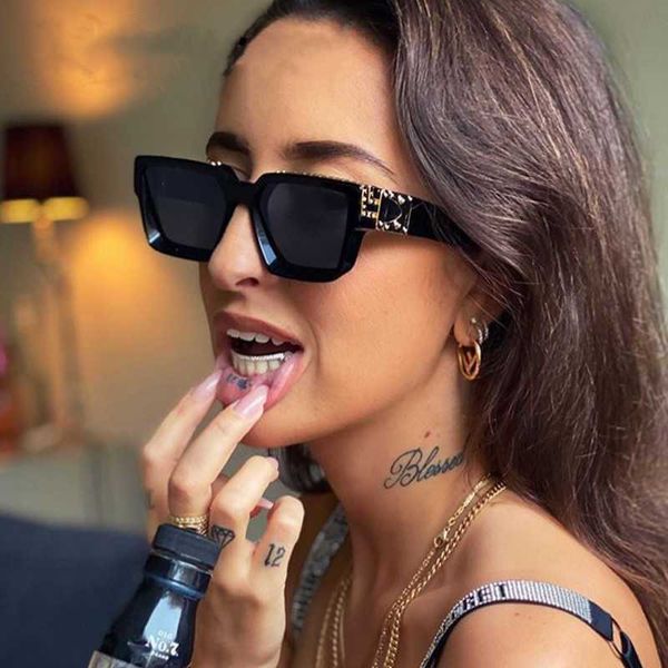 fashion disco big frame fashionable men's square personality high wealth handsome women's sunglasses, White;black
fashion disco big frame fashionable men's square personality high wealth handsome women's sunglasses, White;black
